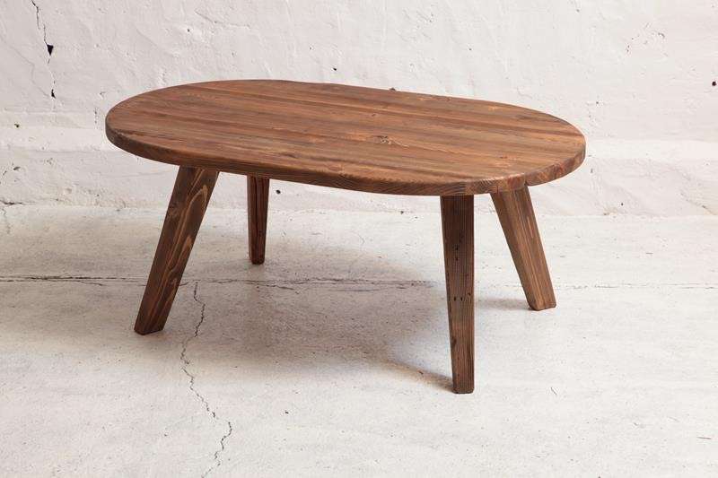 drewniany-stolik-owalny-ze-starego-drewna